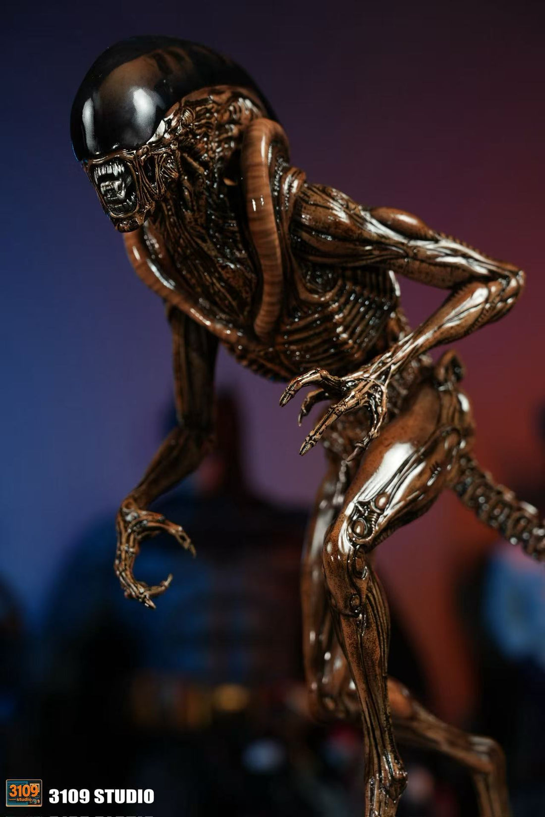 Alien 3109 Studio Dog Alien Resin Statue
