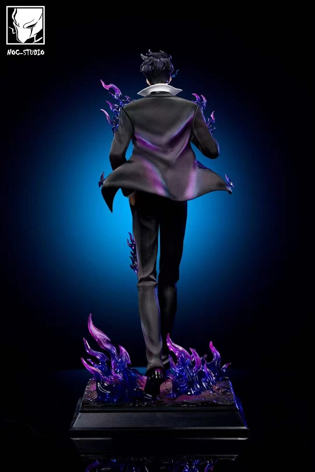 Solo Leveling Noc Studio Shadow Monarch Sung Jin Woo in Suit Resin Statue
