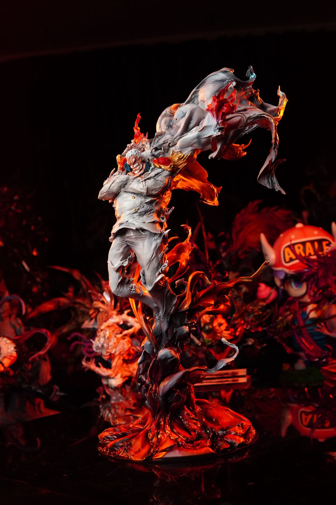 One Piece Iron Curtain Studio Monkey D Garp Resin Statue