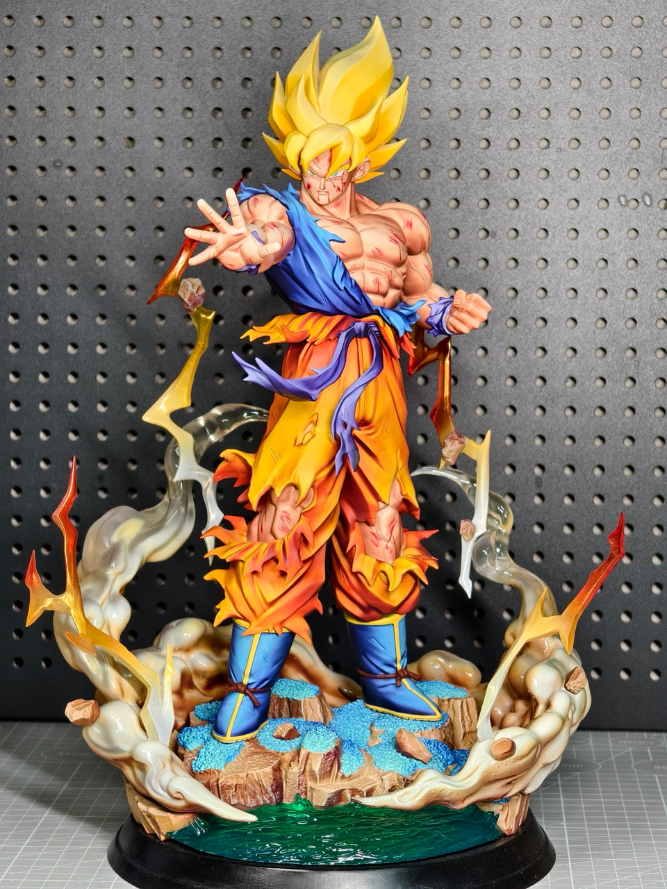 Dragon Ball AG Studio SSJ Goku – ClubHouse Statues