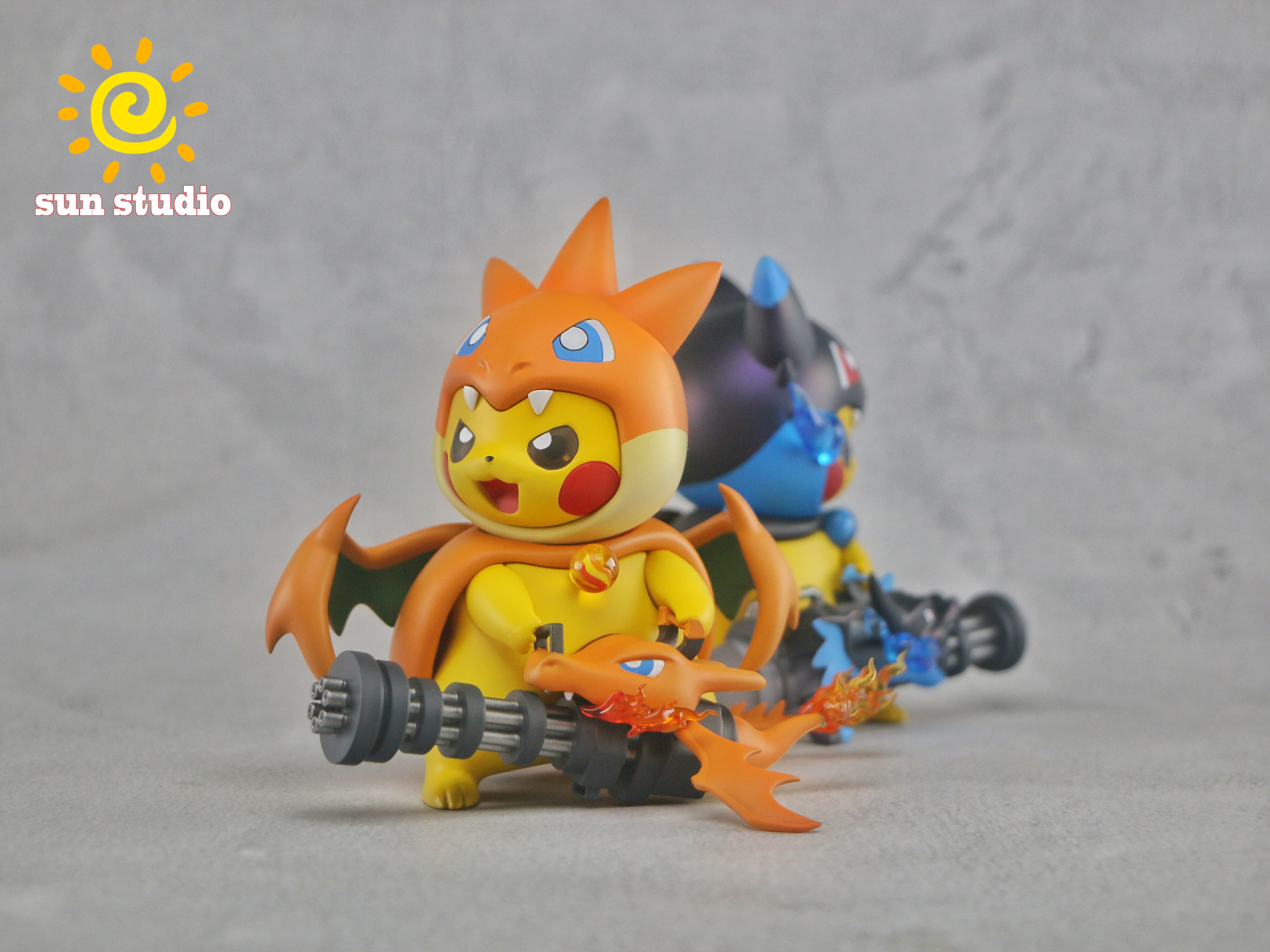 Pokemon Sun Studio Pikachu Cos XY Charizard Resin Statue