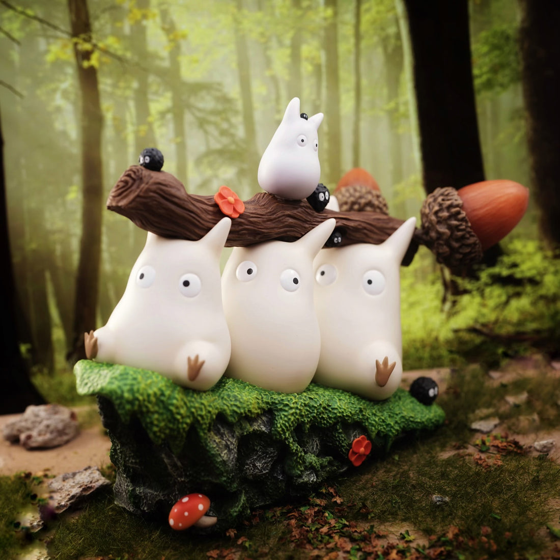 My Neighbor Totoro LongMiao Studio Totoro Carrying Acorns by Jun Miyazaki Resin Statue