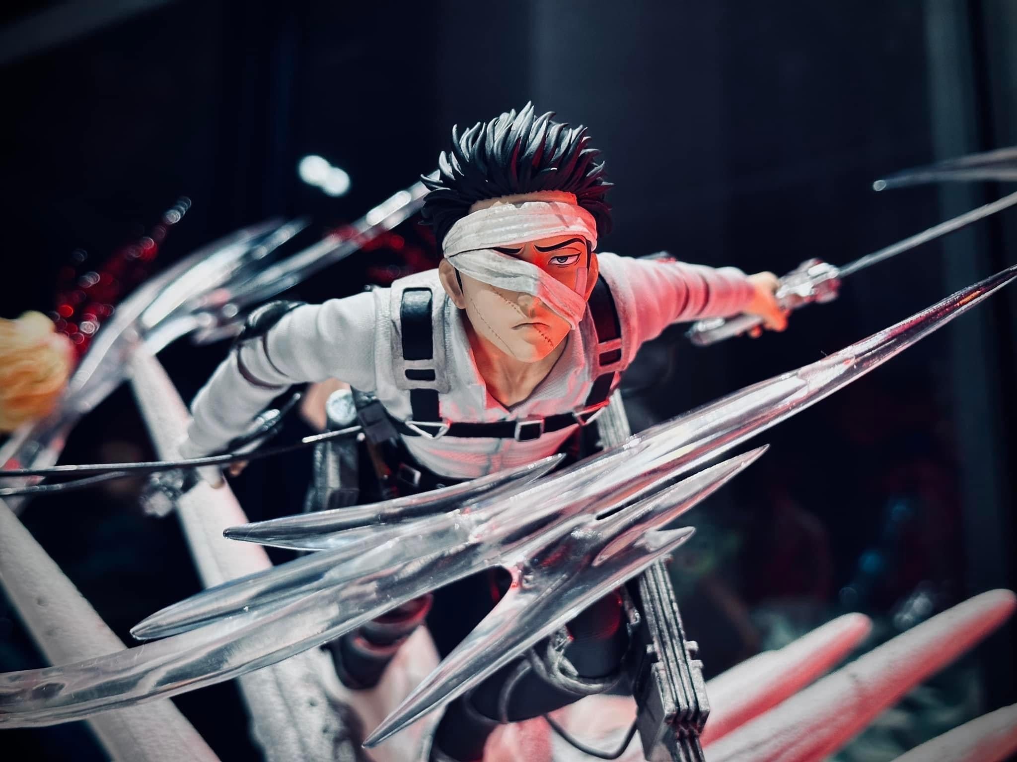 Attack on Titan Chikara Studio Levi VS Zeke – ClubHouse Statues