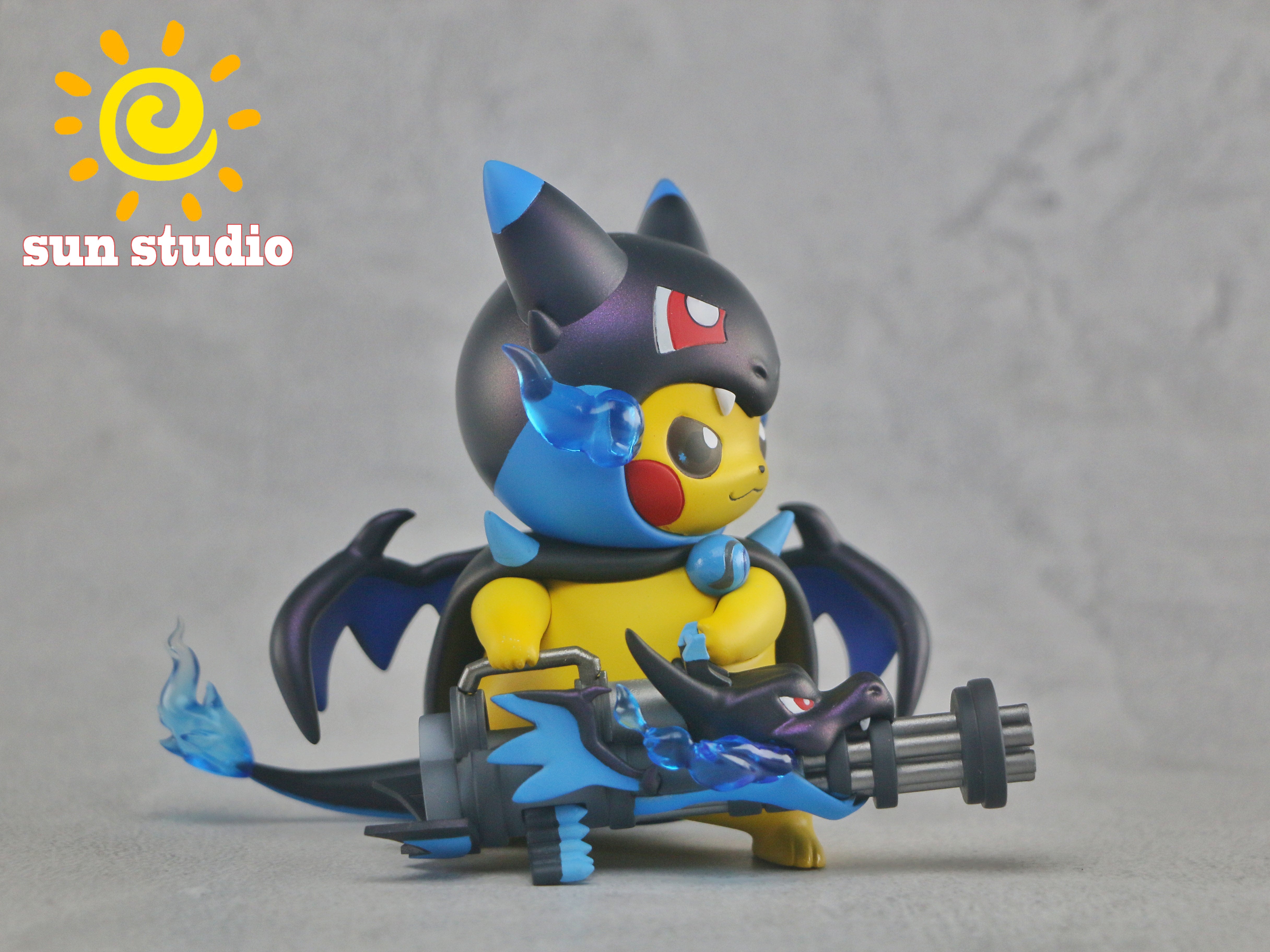 Pokemon Sun Studio Pikachu Cos XY Charizard Resin Statue