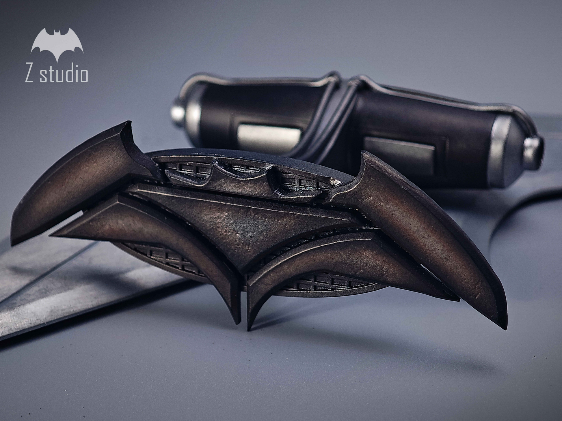 DC Comics Z Studio Weapons Batman Accessory – ClubHouse Statues DC Comics Z Studio Weapons Batman Accessory – ClubHouse Statues