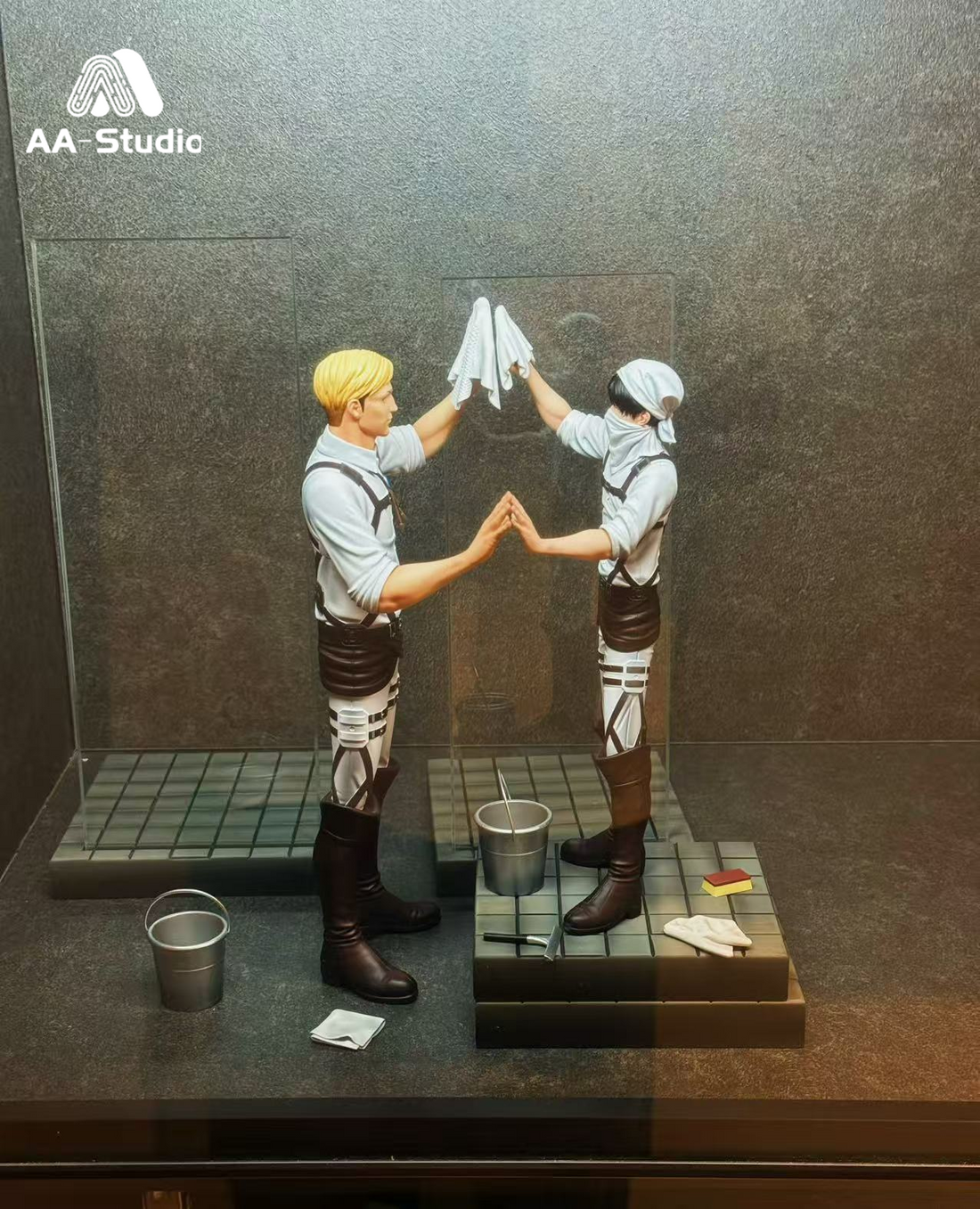 Attack On Titan AA Studio Levi x Erwin Cleaning Glass