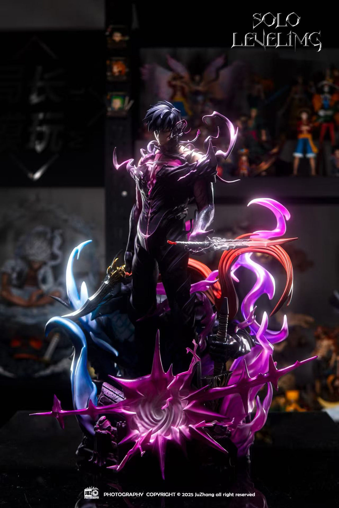 Solo Leveling UP Studio Sung Jin Woo Shadow Monarch Resin Statue