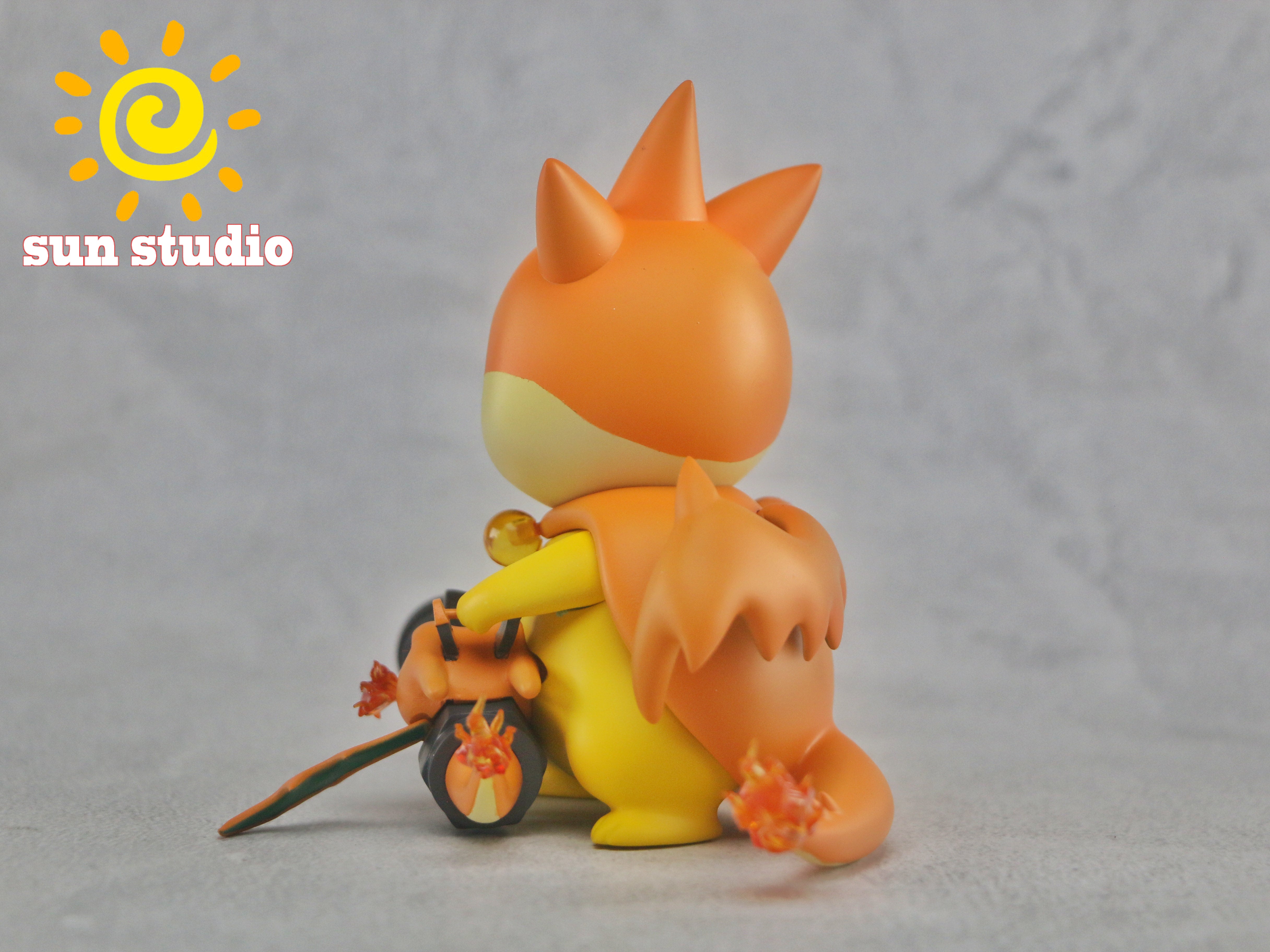 Pokemon Sun Studio Pikachu Cos XY Charizard Resin Statue