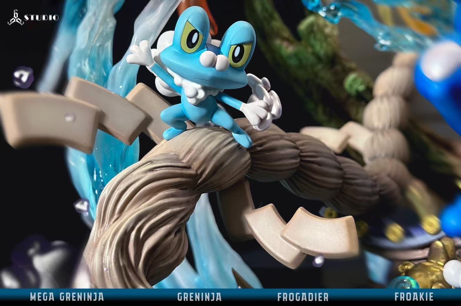 Pokemon 666 Studio Mega Greninja – ClubHouse Statues