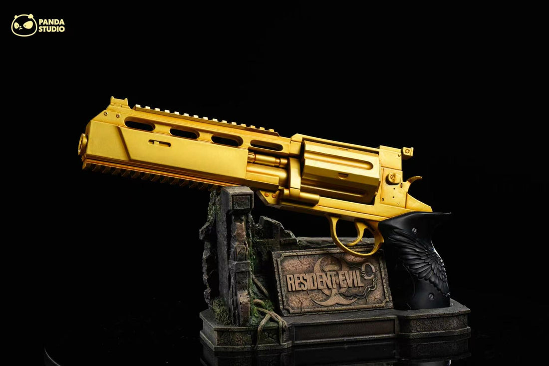 Resident Evil Requiem Panda Studio Requiem x Tactical handaxe Gold Limited Version