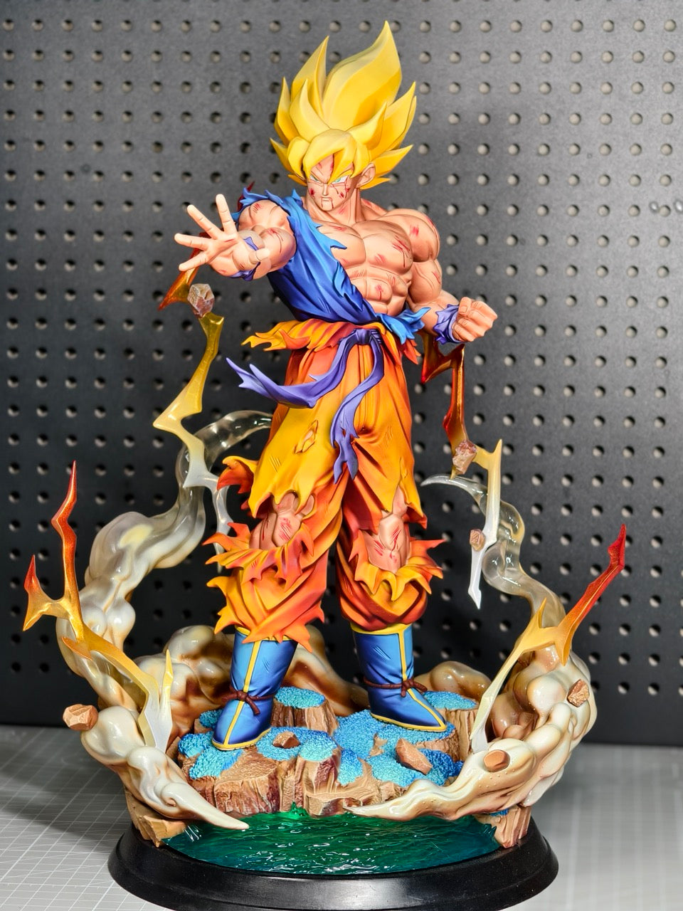 Dragon Ball AG Studio SSJ Goku – ClubHouse Statues